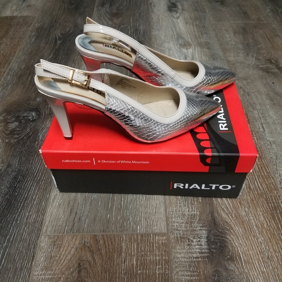 🏷Rialto Mateo Silver Heels - Picture 2 of 6